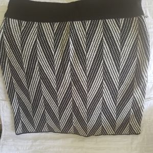 Fenn Wright & Manson Sweater skirt with elastic waste, size small, black & cream